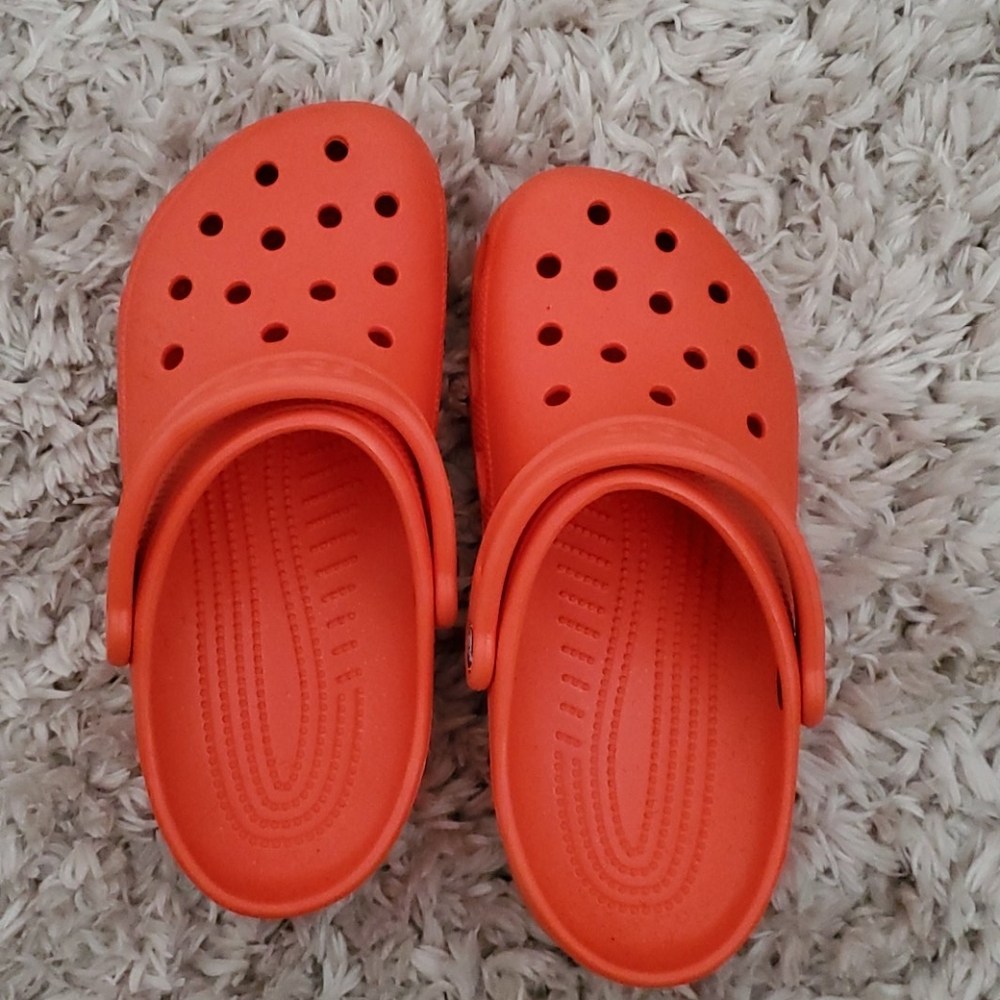 Size 8 Unisex Crocs